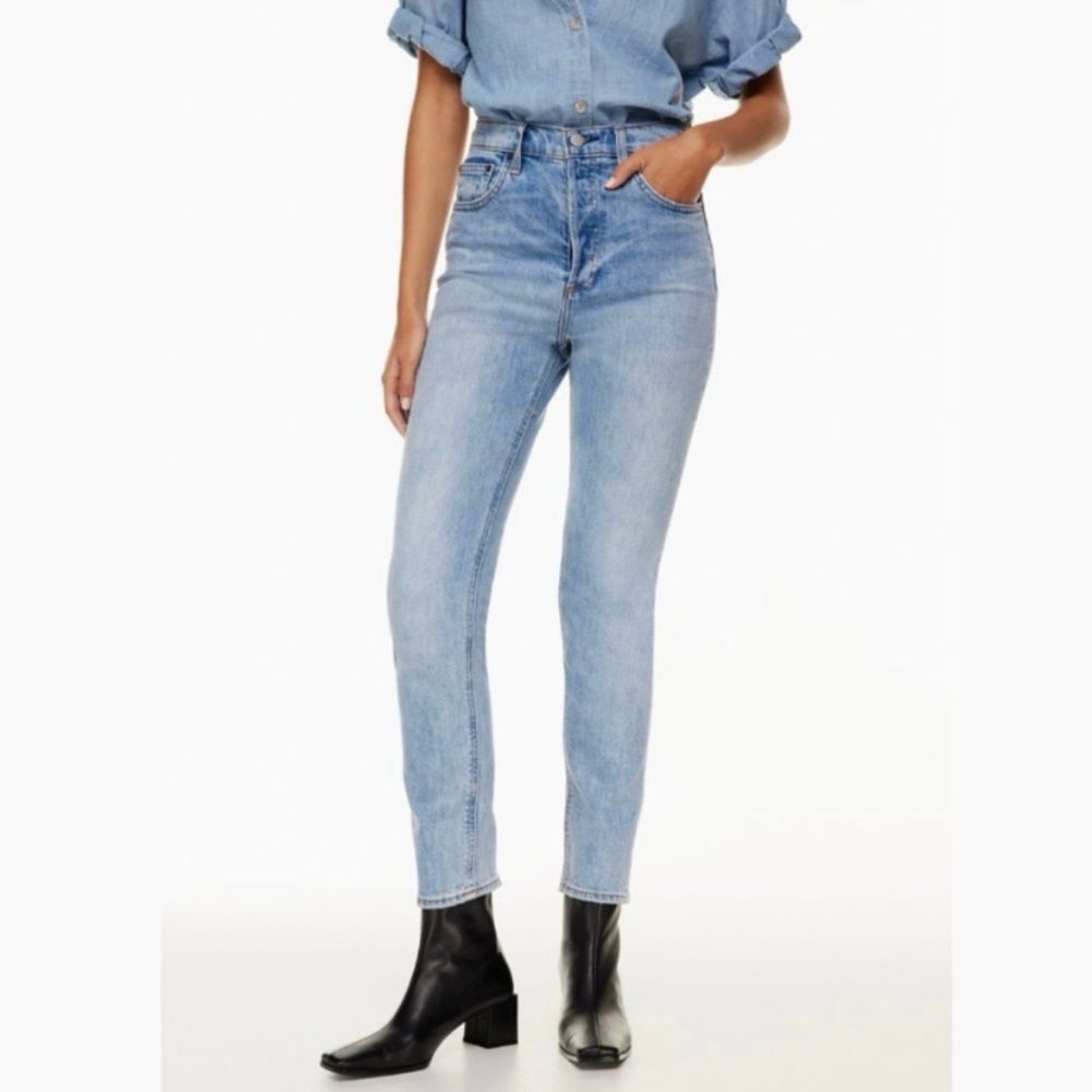 Denim Forum The Yoko high-rise slim jeans (Aritzia). 💙